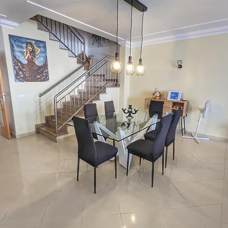 Farm Village- Townhouse 2 Mins From Old Town Vakantiehuis *