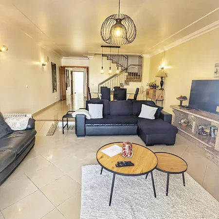 Farm Village- Townhouse 2 Mins From Old Town * 阿尔布费拉