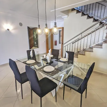 Farm Village- Townhouse 2 Mins From Old Town