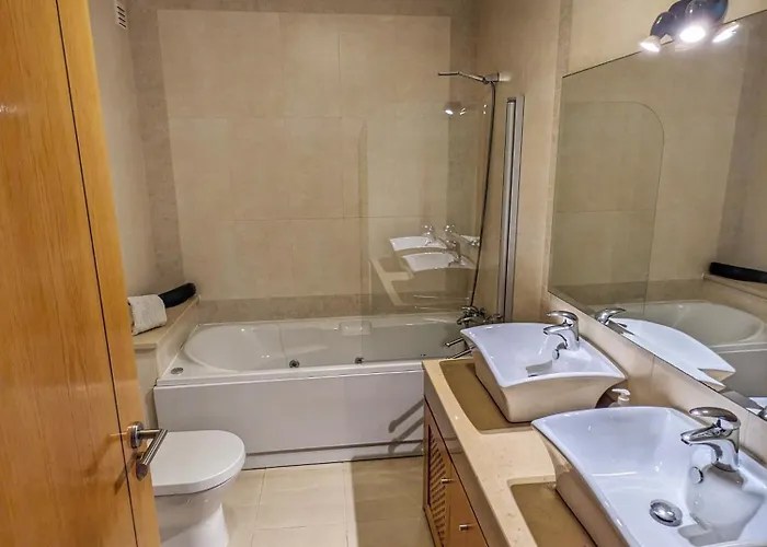 Farm Village- Townhouse 2 Mins From Old Town