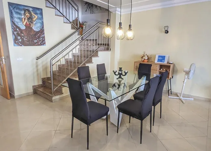 Farm Village- Townhouse 2 Mins From Old Town 度假居 *