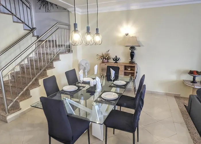 Farm Village- Townhouse 2 Mins From Old Town 度假居