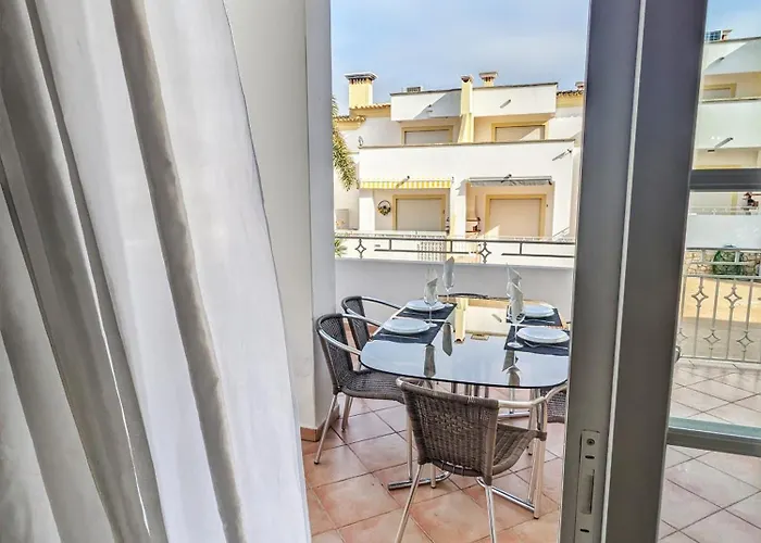 度假居 Farm Village- Townhouse 2 Mins From Old Town 阿尔布费拉