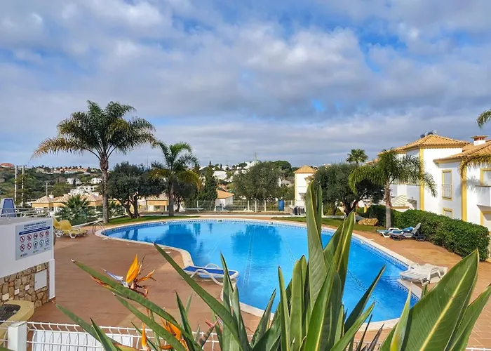 Farm Village- Townhouse 2 Mins From Old Town 阿尔布费拉