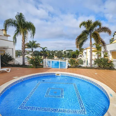 Farm Village- Townhouse 2 Mins From Old Town Albufeira Ferienhaus